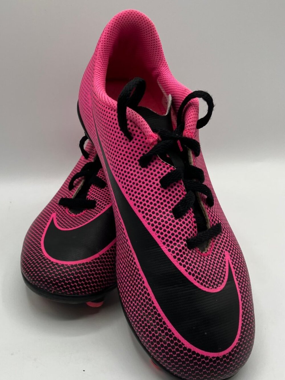 Nike Soccer Cleats Bravata II Youth Size 4 Hot Pink & Black Logo